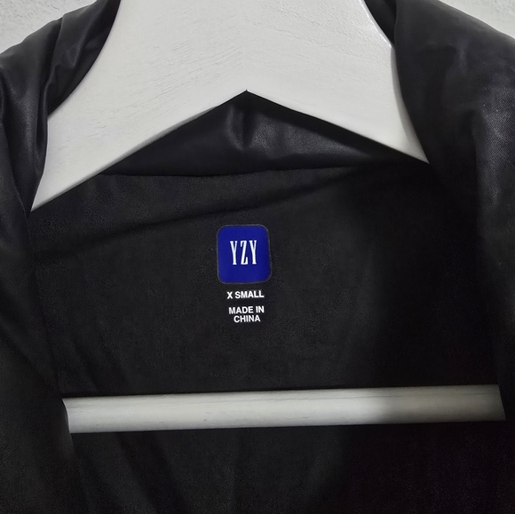 Yeezy Gap engineered by Balenciaga black puffer oversized jacket size XS - Picture 6 of 10